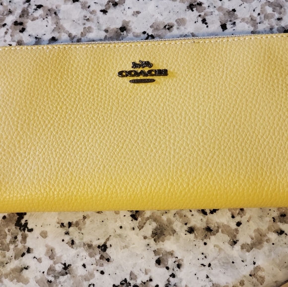 coach wallet yellow
